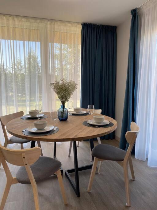 Monhouse Palanga